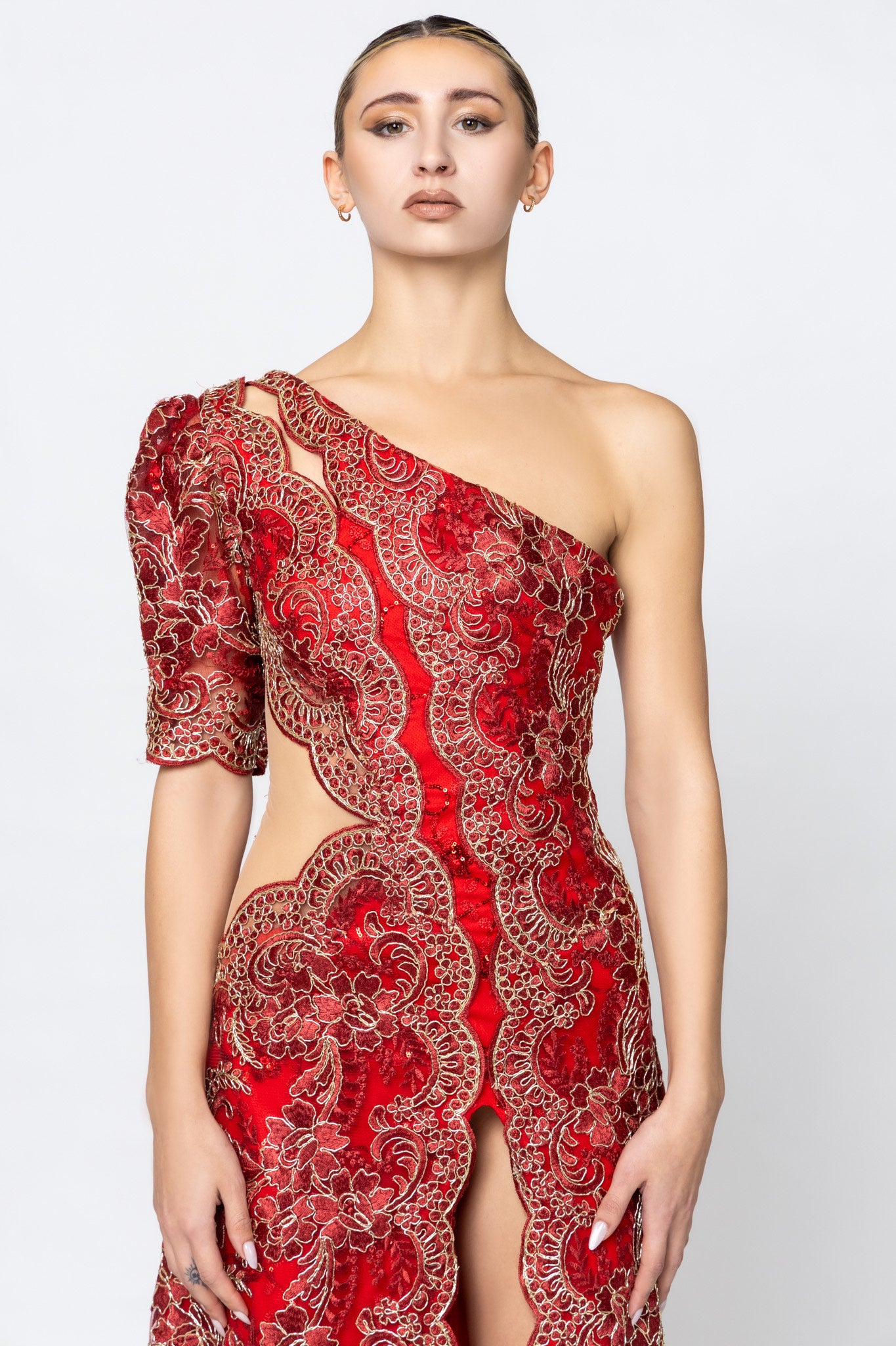 CRIMSON MAJESTY GOWN